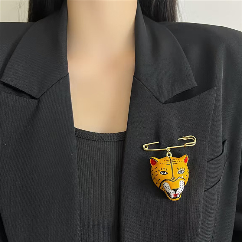 Elegant Enamel Tiger Brooch Pi - Women'S Accessories For Formal Wear บทวิจารณ์และราคา