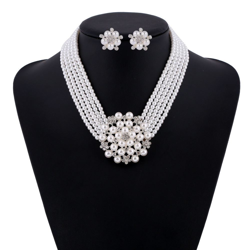 Audrey Hepburn Breakfast at Ti - Women'S Accessories In The 1950S บทวิจารณ์และราคา