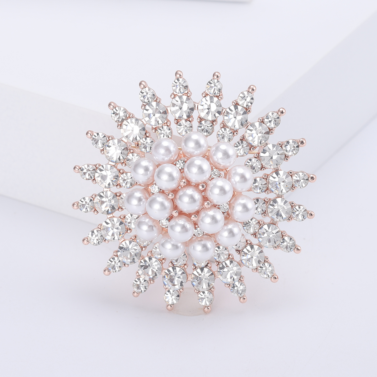 Pearl Flower Brooches For Wome - Women Accessories Bouquet บทวิจารณ์และราคา
